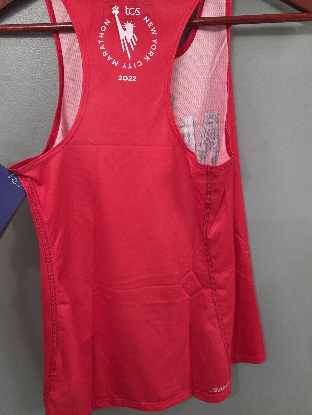 New Balance New NYC 2022 TCS Marathon Red Tank Womens XS Running Athletic - Picture 12 of 12